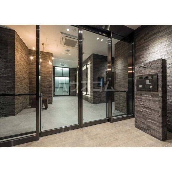 18/26 エントランス