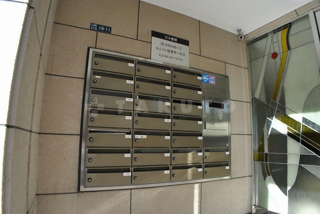 19/27 エントランス