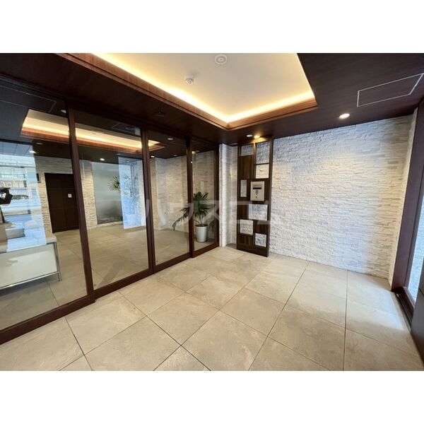 16/22 エントランス