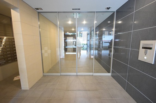 20/21 エントランス