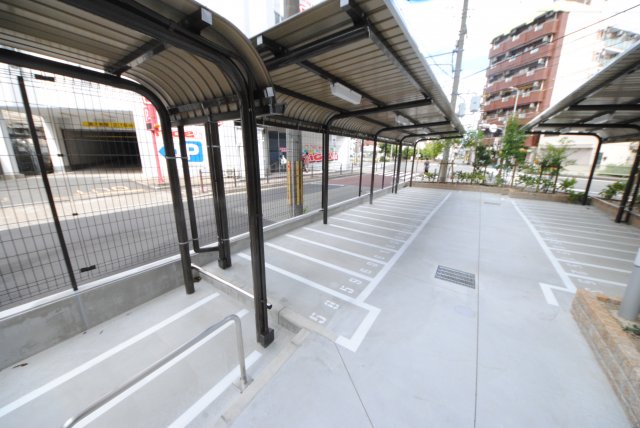 27/30 駐車場