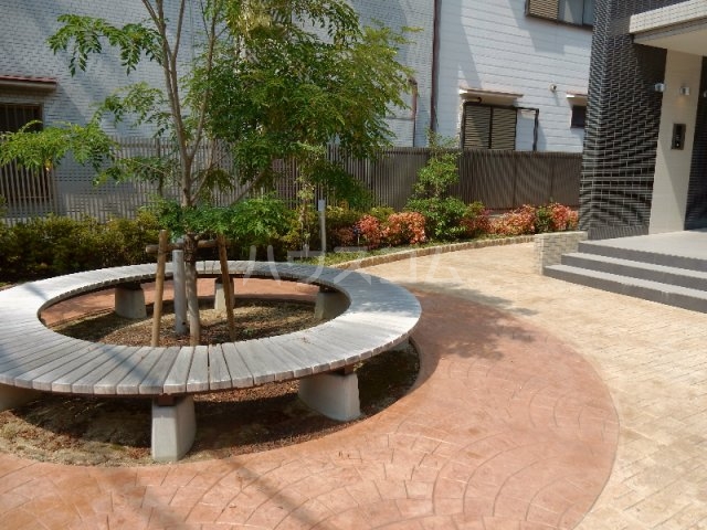 22/30 エントランス