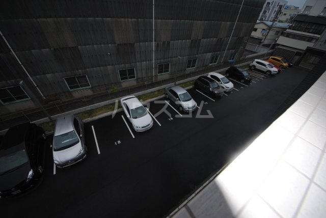 18/26 駐車場