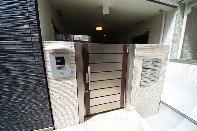 19/30 エントランス