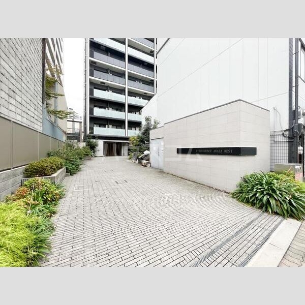 18/25 エントランス