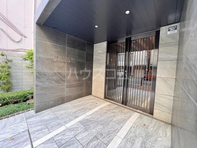 20/29 エントランス