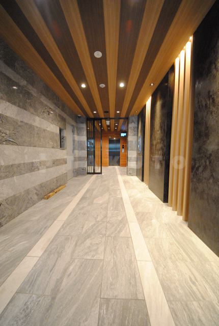 25/30 エントランス