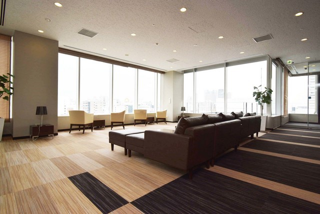 22/28 エントランス