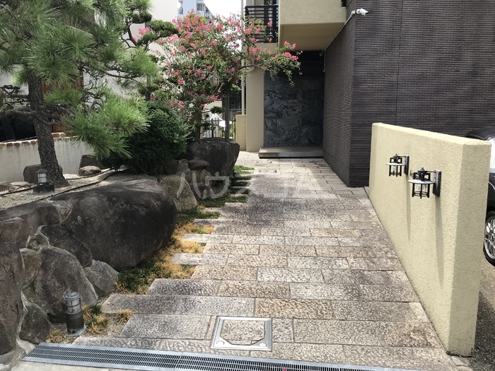 16/27 エントランス