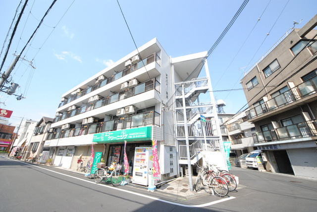 18/26 エントランス