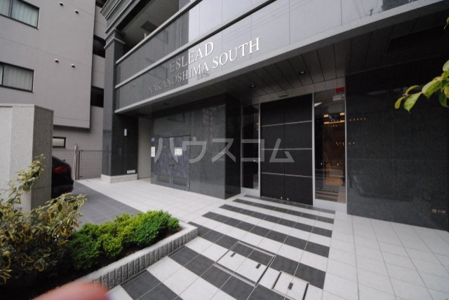 22/23 エントランス