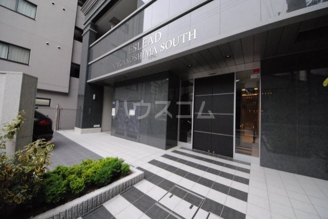 18/19 エントランス