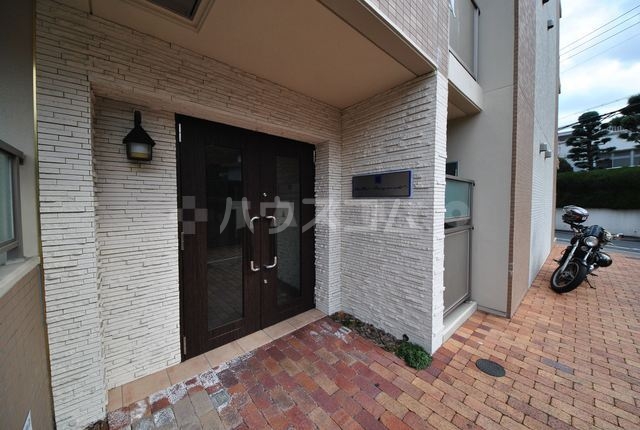 18/26 エントランス