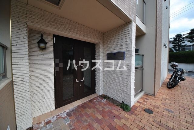 19/27 エントランス