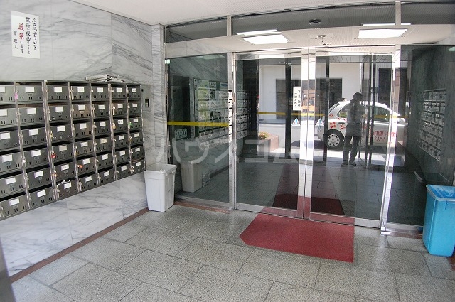 22/28 エントランス