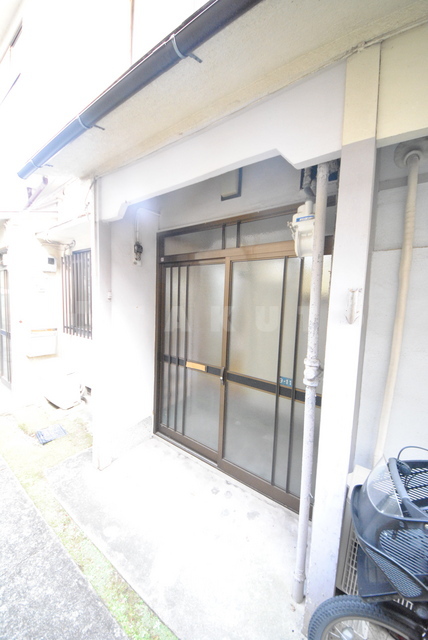 23/28 エントランス