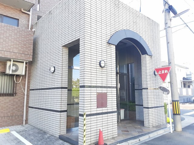 19/23 エントランス