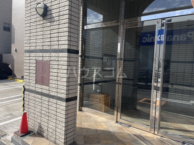 21/22 エントランス