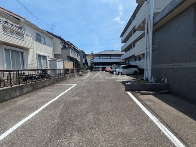 18/22 駐車場