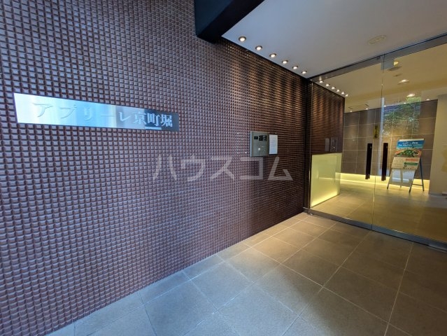 18/28 エントランス