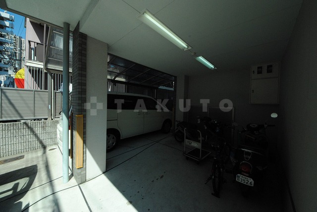 27/30 駐車場