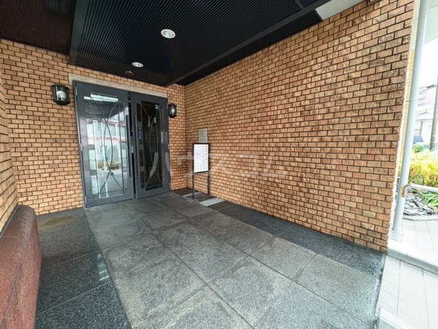 23/30 エントランス