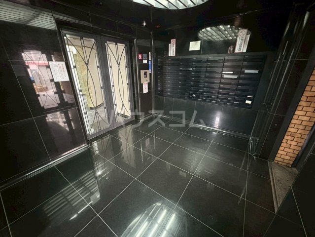 24/30 エントランス