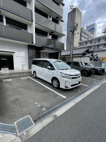 28/30 駐車場