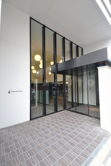 27/30 エントランス