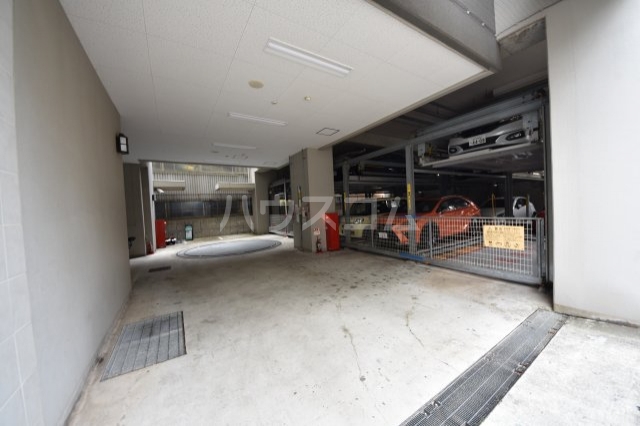 27/30 駐車場