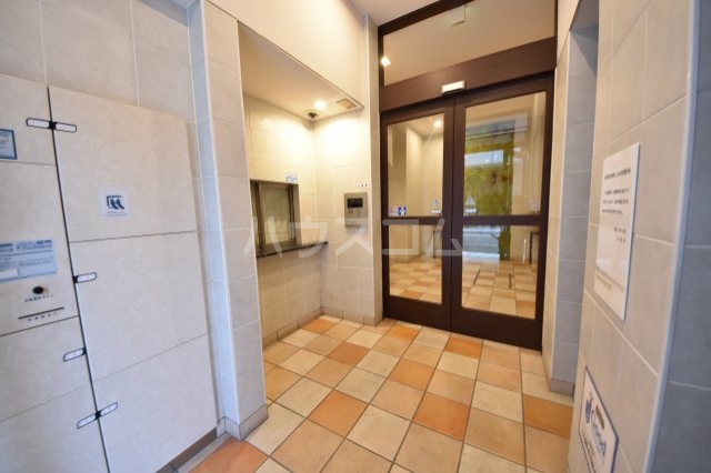 21/27 エントランス