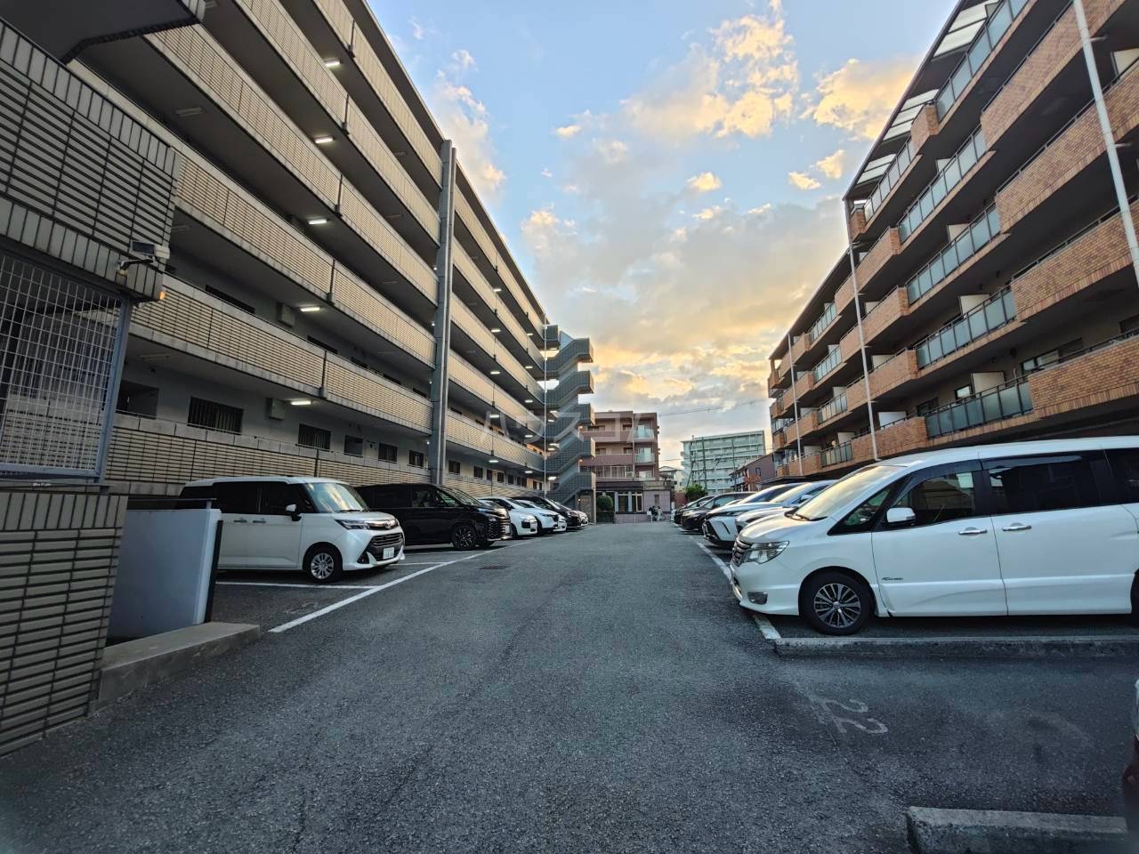 2/4 駐車場