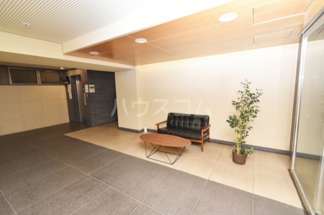 23/30 エントランス