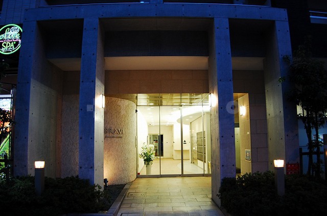 22/28 エントランス