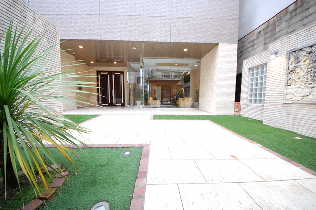 28/30 エントランス