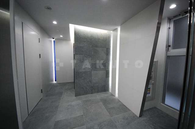 25/30 エントランス