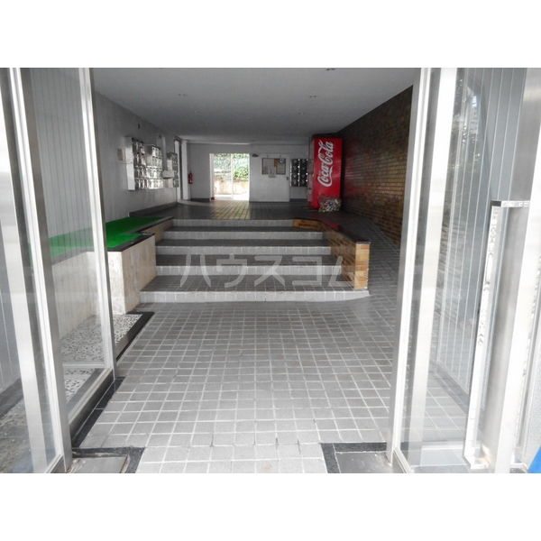 13/22 エントランス