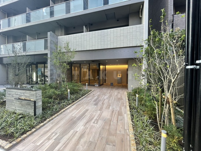 26/30 エントランス