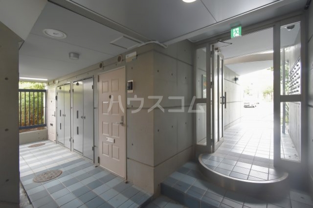 17/26 エントランス