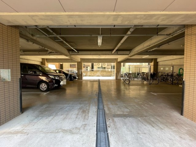 2/3 駐車場