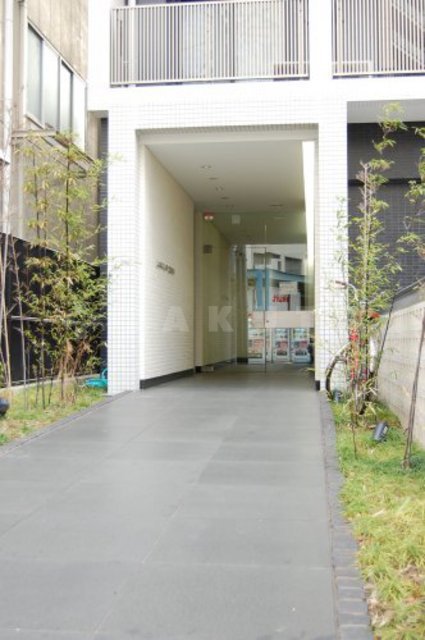 26/30 エントランス