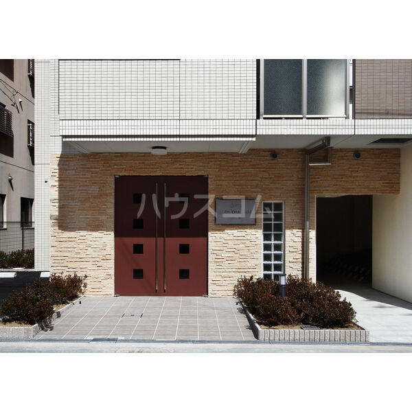 17/27 エントランス