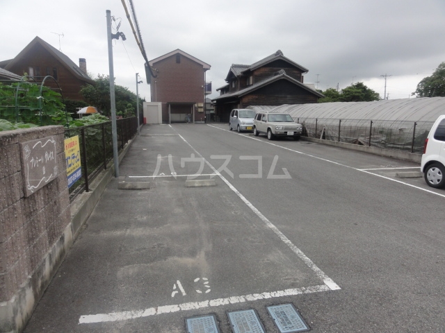 28/30 駐車場