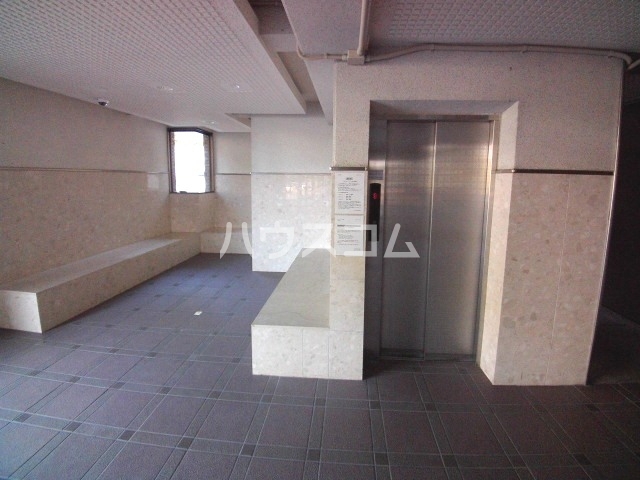 23/30 エントランス