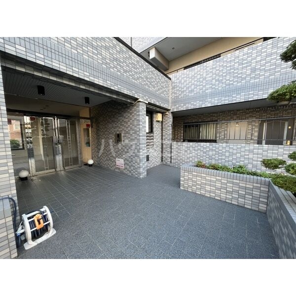 21/30 エントランス