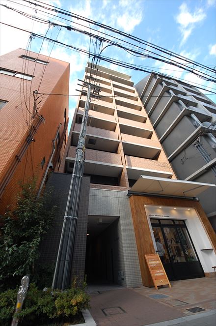 24/30 エントランス