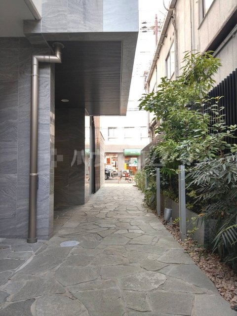 19/25 エントランス