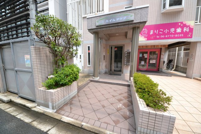 23/30 エントランス