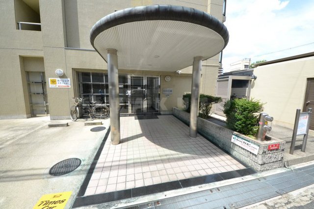 19/29 エントランス