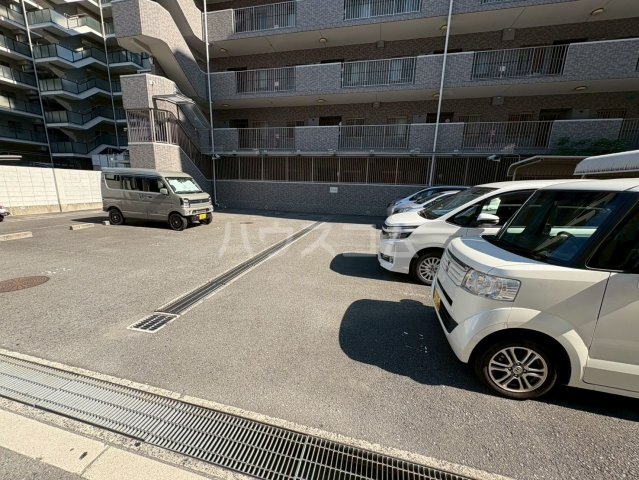 28/30 駐車場